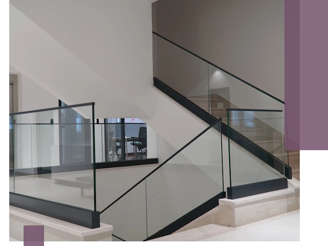 Стеклянные перила премиум-класса с установкой в Новоуральске