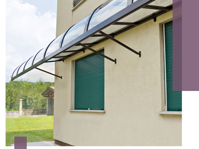 Козырьки над окнами в Новоуральске — изготовление и монтаж по выгоде